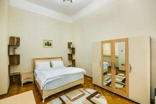 Апартаменты Сozy Apartment in the city center by Time Group Баку Апартаменты с 3 спальнями-17