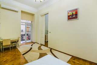 Апартаменты Сozy Apartment in the city center by Time Group Баку Апартаменты с 3 спальнями-22