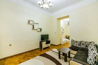 Апартаменты Сozy Apartment in the city center by Time Group Баку Апартаменты с 3 спальнями-3
